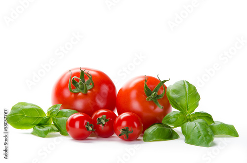 Photo: 5 Tomaten mit Basilikum 5 Tomaten mit Basilikum