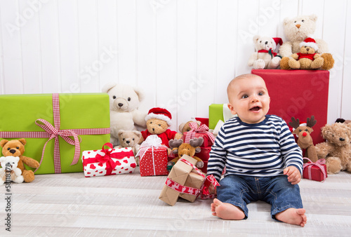 Photo: Baby - lachender kleiner Junge - Wunschkind - erstes Weihnachten Baby - lachender kleiner Junge - Wunschkind - erstes Weihnachten