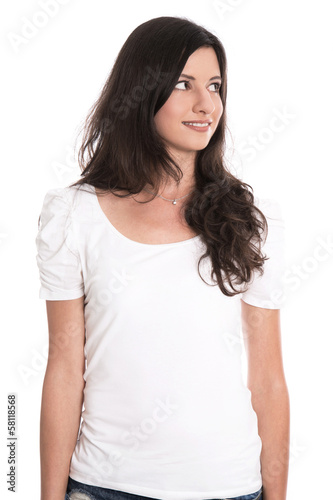 Photo: Junge Frau in weißem T-shirt blickt seitlich nach oben Junge Frau in weißem T-shirt blickt seitlich nach oben