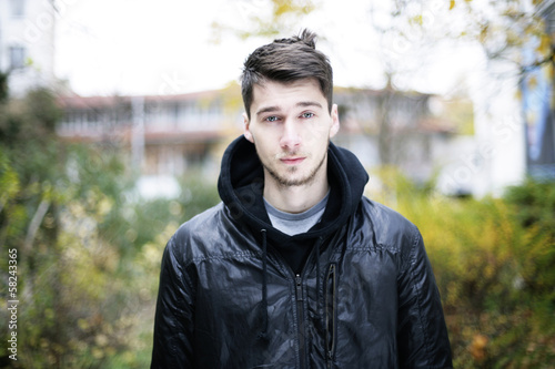 Photo: junger Mann junger Mann
