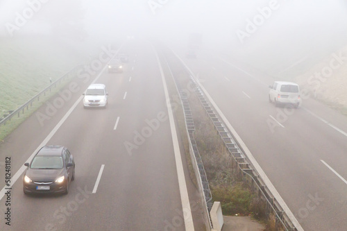 Photo: Nebel auf der Autobahn - Fuß vom Gas Nebel auf der Autobahn - Fuß vom Gas