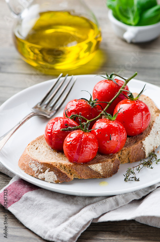 Photo: Baked tomatoes Baked tomatoes