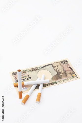 Photo: 煙草とお金 煙草とお金