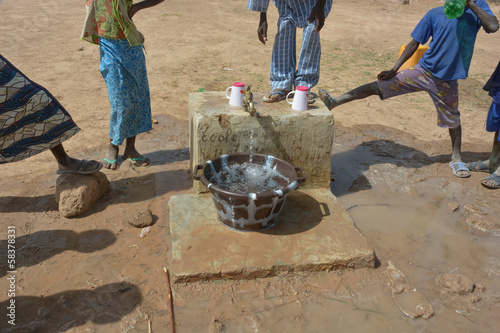 Photo: bambini Africani alla fontana bambini Africani alla fontana