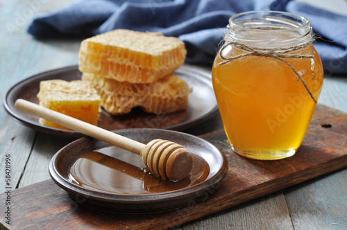 Photo: Honey in jar with honeycombs Honey in jar with honeycombs