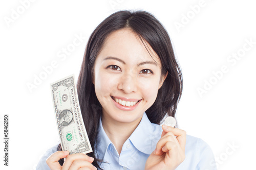Photo: 1ドル紙幣と100円玉を持った女性 1ドル紙幣と100円玉を持った女性