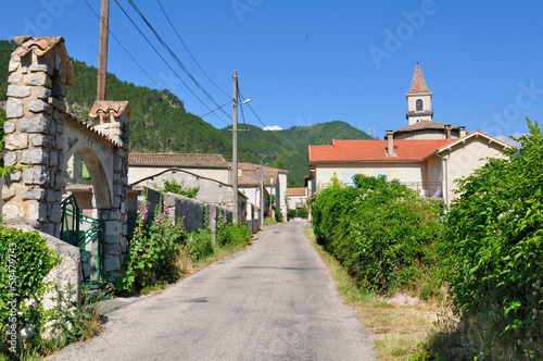 Photo: rue traversant un village Diois rue traversant un village Diois