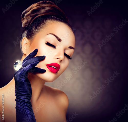 Photo: Beauty Fashion Glamour Girl Portrait. Vintage Style Girl Beauty Fashion Glamour Girl Portrait. Vintage Style Girl