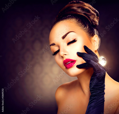 Photo: Beauty Fashion Glamour Girl Portrait. Vintage Style Girl Beauty Fashion Glamour Girl Portrait. Vintage Style Girl
