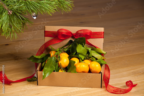 Photo: Gift box with Mandarin Gift box with Mandarin