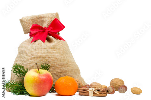 Photo: Weihnachtssack mit Nüssen und Obst Weihnachtssack mit Nüssen und Obst