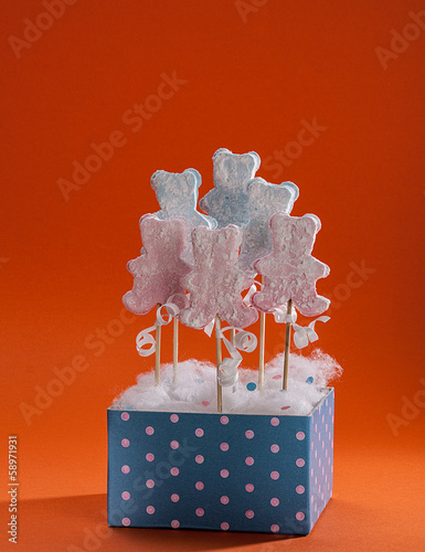 Photo: Bear shaped marshmallow lollipops in a pink dotted blue box Bear shaped marshmallow lollipops in a pink dotted blue box