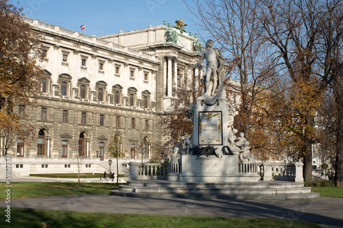 Photo: Mozart-Denkmal Wien Mozart-Denkmal Wien