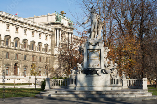 Photo: Mozart-Denkmal Wien Mozart-Denkmal Wien