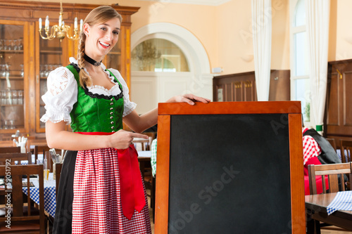 Photo: Wirtin in Tracht in bayerischem Restaurant Wirtin in Tracht in bayerischem Restaurant