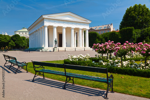 Photo: Theseus temple in Volksgarten Theseus temple in Volksgarten