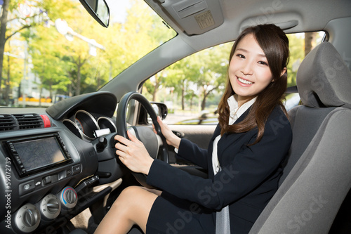 Photo: 車に乗る女性 ビジネス 車に乗る女性 ビジネス