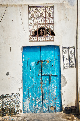 Photo: Porte bleue dans la médina de Houmt Souk, Djerba - Tunisie Porte bleue dans la médina de Houmt Souk, Djerba - Tunisie