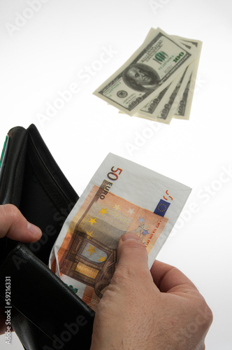 Photo: Banconote estratte dal portafogli. Cambio euro dollaro Banconote estratte dal portafogli. Cambio euro dollaro