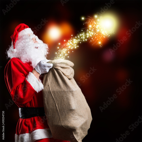 Photo: Weihnachtsmann mit Weihnachtsmagie Weihnachtsmann mit Weihnachtsmagie