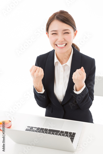 Photo: コンピューターを見る女性 ビジネス コンピューターを見る女性 ビジネス