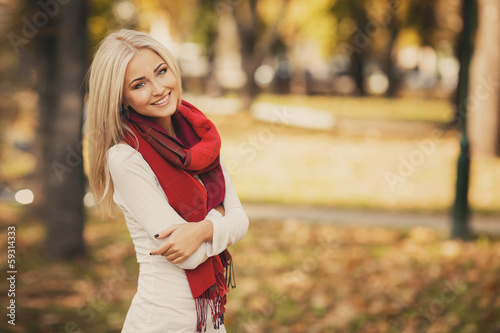 Photo: Portrait of very beautiful young woman in autumn park Portrait of very beautiful young woman in autumn park