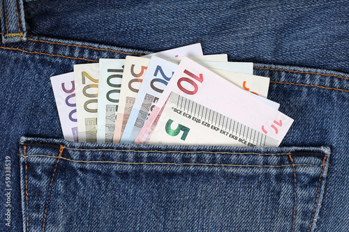 Photo: Alle Euro Scheine in der Hosentasche Alle Euro Scheine in der Hosentasche
