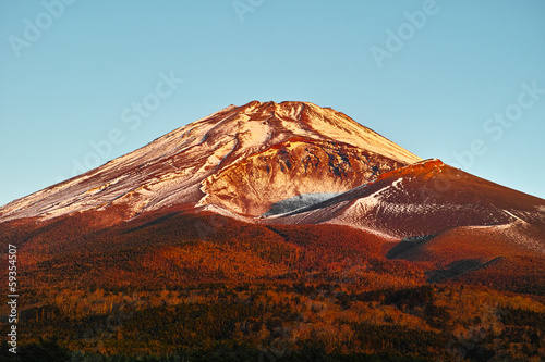 Photo: 水ヶ塚駐車場からの朝日を浴びた富士山 水ヶ塚駐車場からの朝日を浴びた富士山