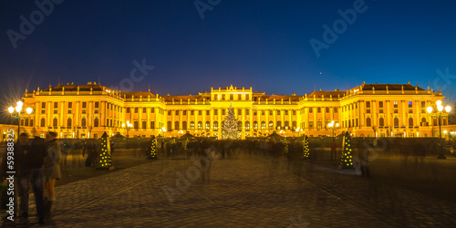 Photo: Schloss Schönbrunn zur Weihnachtszeit, Wien Schloss Schönbrunn zur Weihnachtszeit, Wien