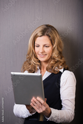 Photo: portrait geschäftsfrau mit tablet portrait geschäftsfrau mit tablet