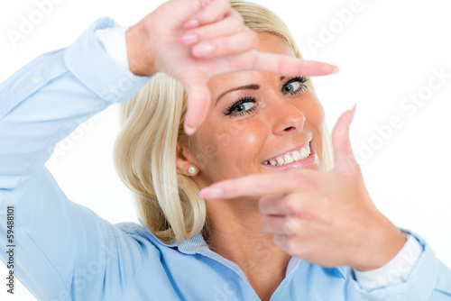 Photo: frau macht rahmen aus finger frau macht rahmen aus finger