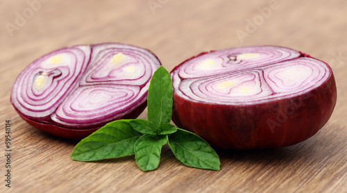 Photo: Sliced onion with mint leaves Sliced onion with mint leaves