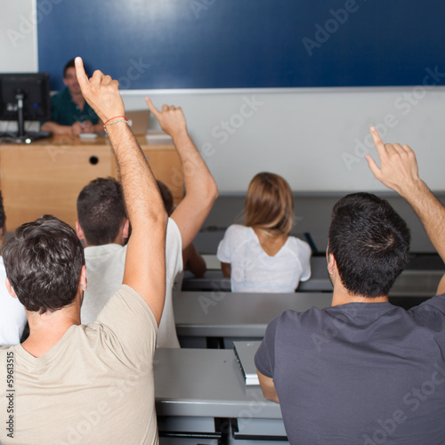 Photo: Sich im Klassenzimmer melden Sich im Klassenzimmer melden