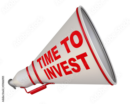 Illustration: Time to invest (время инвестировать). Рупор с надписью Time to invest (время инвестировать). Рупор с надписью