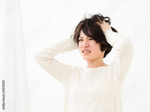 Photo: 悩む女性 悩む女性