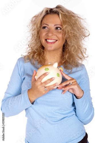 Photo: Glückliche junge Frau mit Sparschwein in der Hand Glückliche junge Frau mit Sparschwein in der Hand