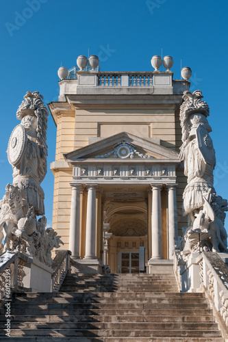 Photo: Die Gloriette im Schlossgarten von Schloss Schönbrunn in Wien Die Gloriette im Schlossgarten von Schloss Schönbrunn in Wien