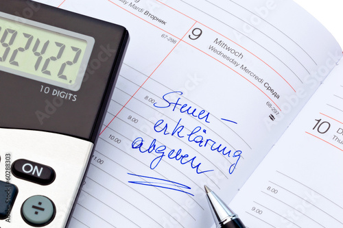 Photo: Eintrag im Kalender: Steuererklärung abgeben Eintrag im Kalender: Steuererklärung abgeben