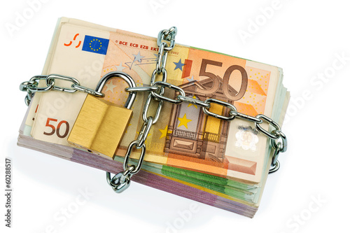 Photo: Euro-Geldscheine mit Kette und Vorhängeschloss Euro-Geldscheine mit Kette und Vorhängeschloss