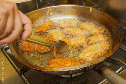 Photo: Tofu pieces being deep fried Tofu pieces being deep fried