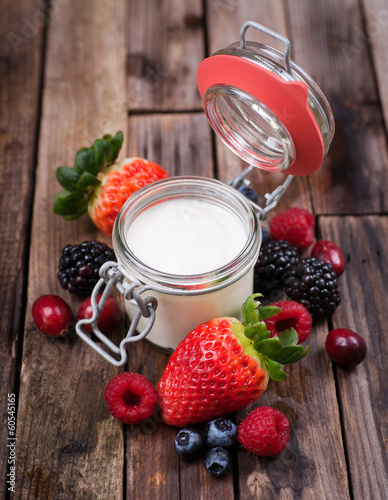 Photo: Frische Beeren und Joghurt Frische Beeren und Joghurt