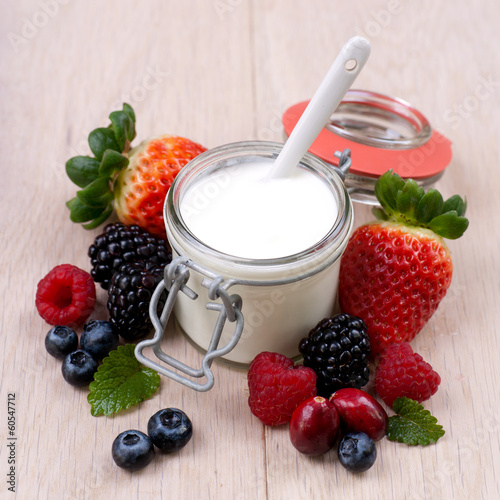 Photo: Frische Beeren und Joghurt Frische Beeren und Joghurt