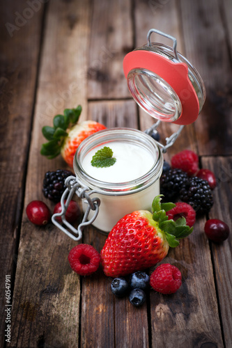 Photo: Frische Beeren und Joghurt Frische Beeren und Joghurt