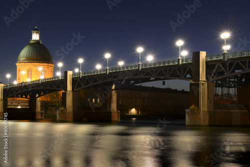 Photo: Pont Saint-Pierre à Toulouse de nuit Pont Saint-Pierre à Toulouse de nuit