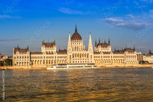 Photo: Chain Bridge and Hungarian Parliament, Budapest, Hungary Chain Bridge and Hungarian Parliament, Budapest, Hungary