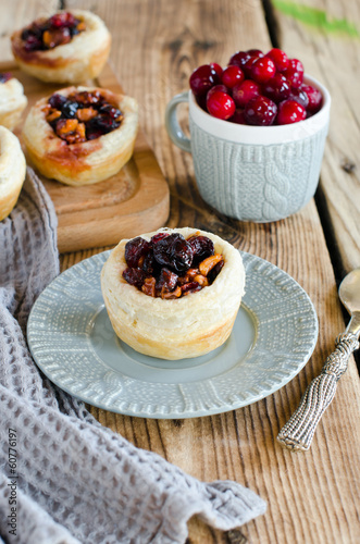 Photo: Puff pastry tarts with cranberries and walnuts Puff pastry tarts with cranberries and walnuts