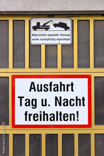 Photo: keep clear driveway keep clear driveway