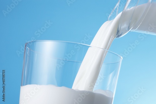 Photo: 牛乳を注ぐ 牛乳を注ぐ