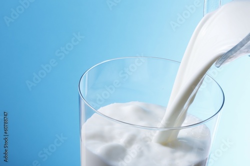 Photo: 牛乳を注ぐ 牛乳を注ぐ