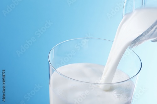 Photo: 牛乳を注ぐ 牛乳を注ぐ